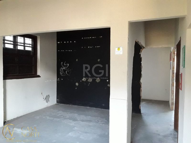 Casa à venda com 3 quartos, 220m², 2 vagas, Avenida Assis Brasil no bairro Passo da Areia em Porto Alegre