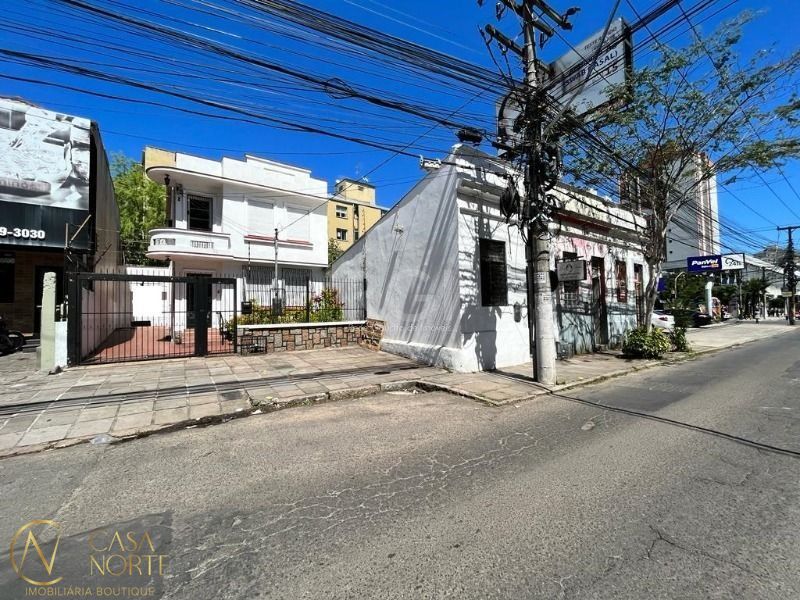 Sobrado à venda com 3 quartos, 160m², 1 suíte, Avenida Cristóvão Colombo no bairro Auxiliadora em Porto Alegre