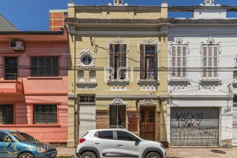 Casa à venda com 3 quartos, 490m², 1 suíte, Rua Comendador Coruja no bairro Floresta em Porto Alegre