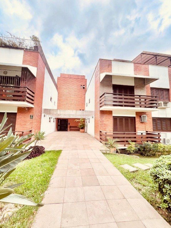 Apartamento à venda com 3 quartos, 157m², 1 suíte, 2 vagas, Rua Doutor Castro de Menezes no bairro Vila Assunção em Porto Alegre