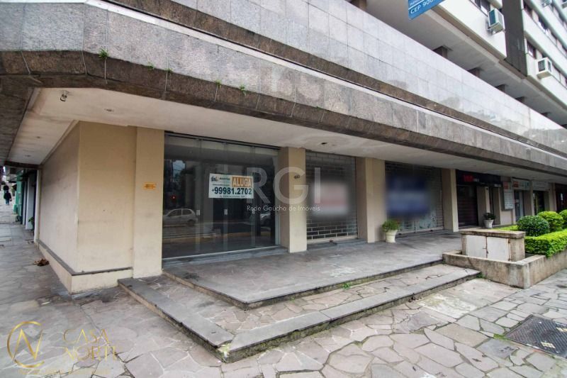 Loja à venda , 246m², 2 vagas, Rua Irmao José Otao no bairro Independência em Porto Alegre