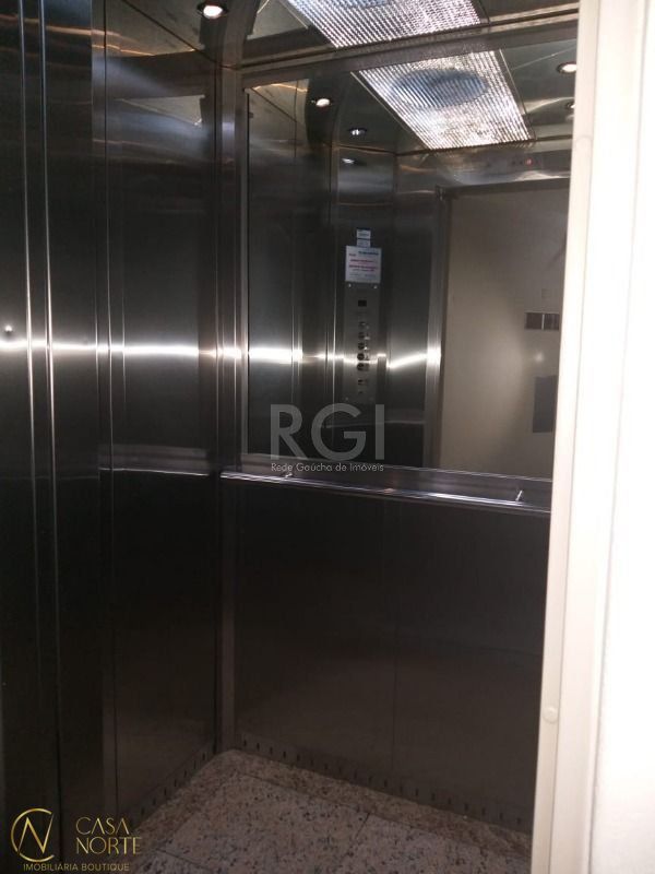 Sala Comercial à venda , 32m², Avenida Cristóvão Colombo no bairro Moinhos de Vento em Porto Alegre