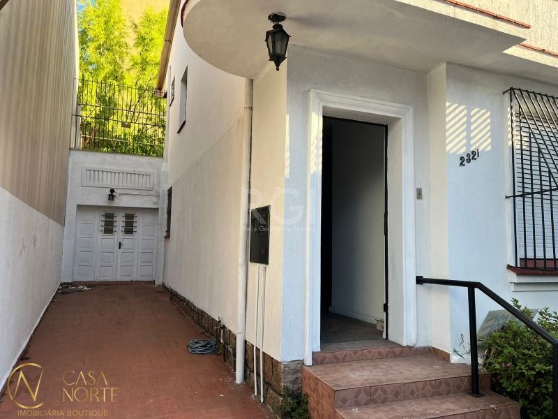 Sobrado à venda com 3 quartos, 160m², 1 suíte, Avenida Cristóvão Colombo no bairro Auxiliadora em Porto Alegre