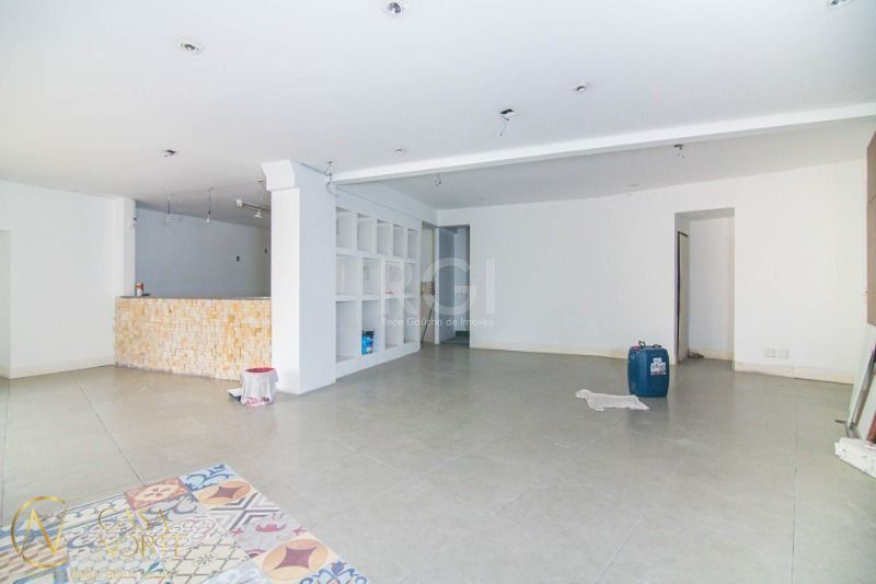 Loja à venda , 246m², 2 vagas, Rua Irmao José Otao no bairro Independência em Porto Alegre