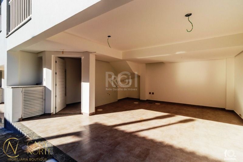 Casa de Condomínio à venda com 2 quartos, 115m², 1 suíte, 2 vagas, Rua Padre João Batista Reus no bairro Vila Conceição em Porto Alegre