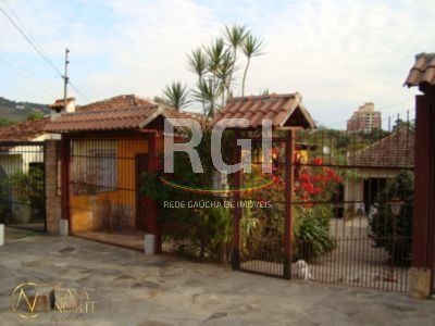 Casa à venda com 7 quartos, 312m², 2 suítes, 2 vagas, Avenida Ester no bairro Glória em Porto Alegre
