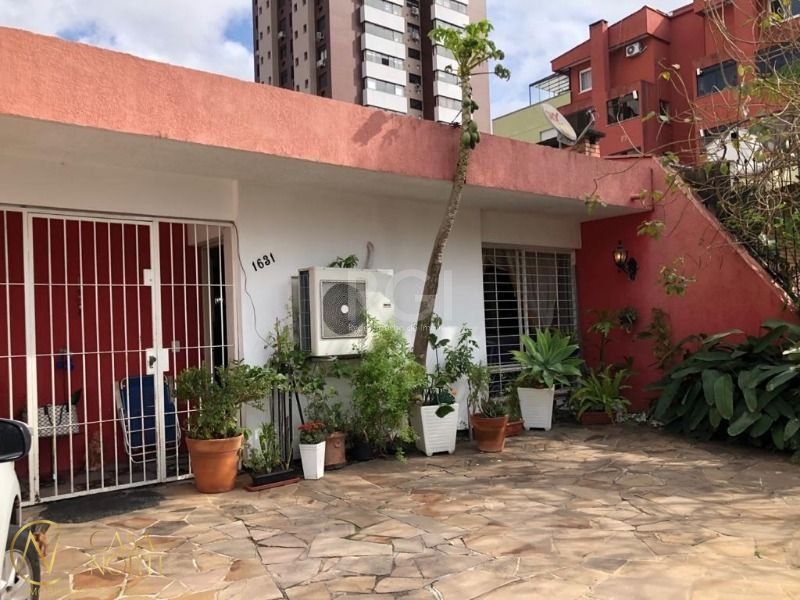 Casa à venda com 3 quartos, 200m², 1 suíte, 2 vagas, Rua Matias José Bins no bairro Chácara das Pedras em Porto Alegre