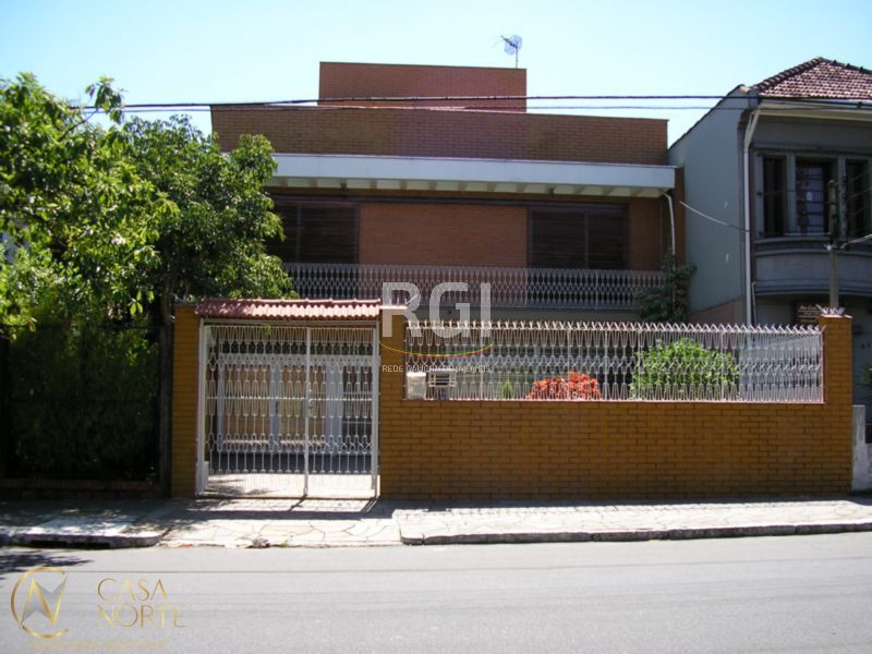 Casa à venda com 5 quartos, 524m², 1 suíte, 6 vagas, Avenida Niteroi no bairro Medianeira em Porto Alegre