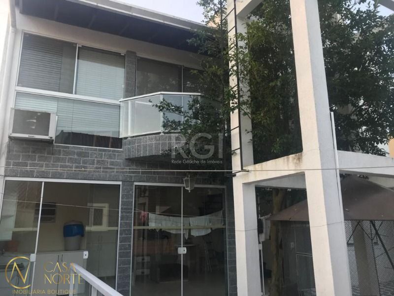 Casa à venda com 3 quartos, 242m², 1 suíte, 3 vagas, Avenida Celestino Bertolucci no bairro Aberta dos Morros em Porto Alegre