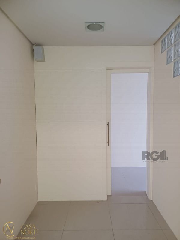 Sala Comercial à venda , 28m², 1 vaga, Rua General Neto no bairro Floresta em Porto Alegre