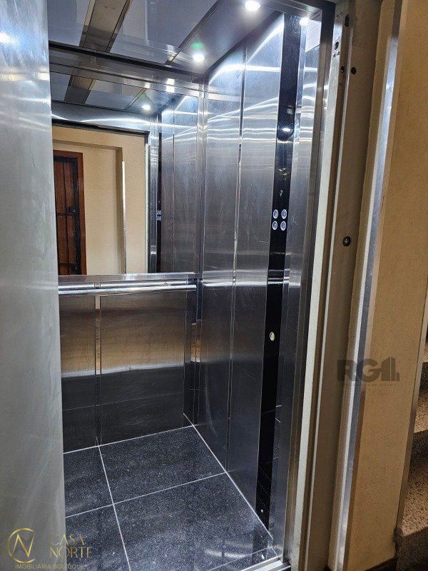 Sala Comercial à venda , 25m², Rua Felix da Cunha no bairro Floresta em Porto Alegre