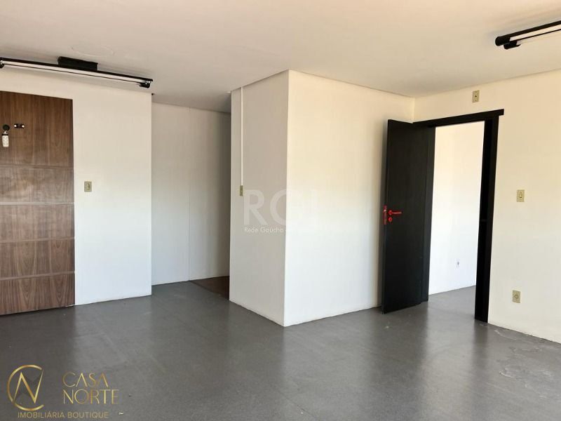 Sala Comercial à venda , 98m², Avenida Pernambuco no bairro Floresta em Porto Alegre