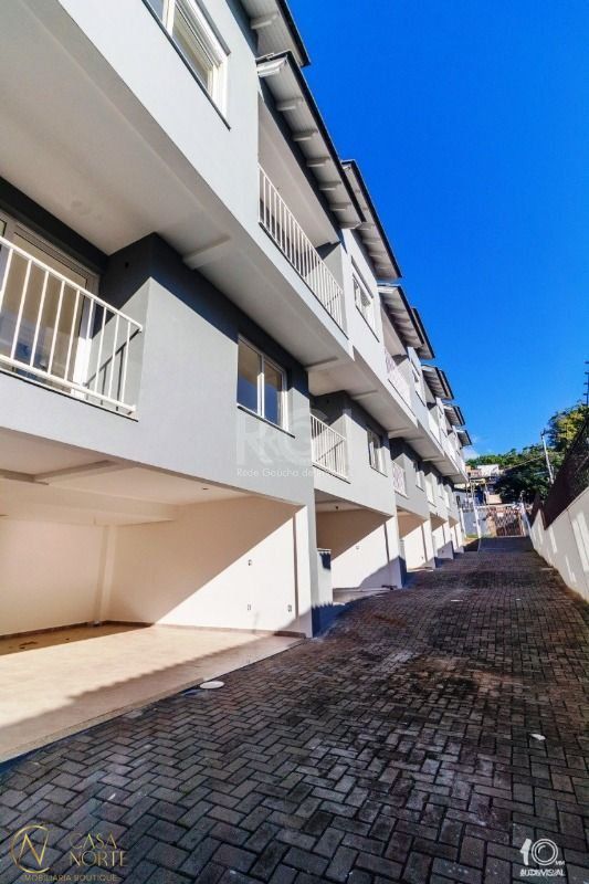 Casa de Condomínio à venda com 2 quartos, 115m², 1 suíte, 2 vagas, Rua Padre João Batista Reus no bairro Vila Conceição em Porto Alegre