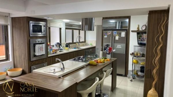 Apartamento à venda com 4 quartos, 322m², 4 suítes, 3 vagas, Rua Pedro Chaves Barcelos no bairro Auxiliadora em Porto Alegre