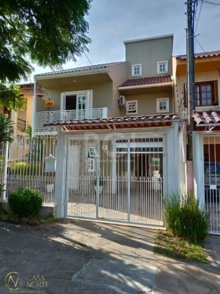 Casa à venda com 3 quartos, 231m², 1 suíte, 2 vagas, Rua Doutor Pitrez no bairro Ipanema em Porto Alegre