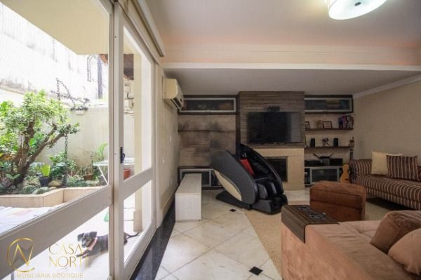 Casa de Condomínio à venda com 3 quartos, 259m², 1 suíte, 4 vagas, Rua Quatorze de Julho no bairro Boa Vista em Porto Alegre