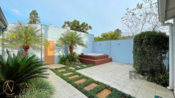 Casa à venda , 350m², 3 suítes, 4 vagas, Rua Conselheiro Xavier da Costa no bairro Ipanema em Porto Alegre