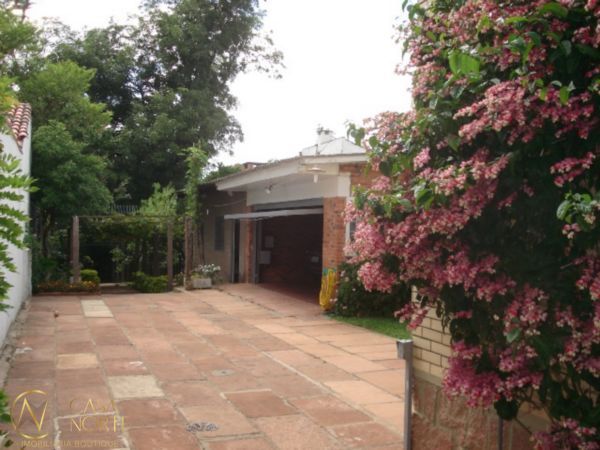 Casa à venda com 3 quartos, 280m², 1 suíte, 2 vagas, Rua General Gomes Carneiro no bairro Medianeira em Porto Alegre