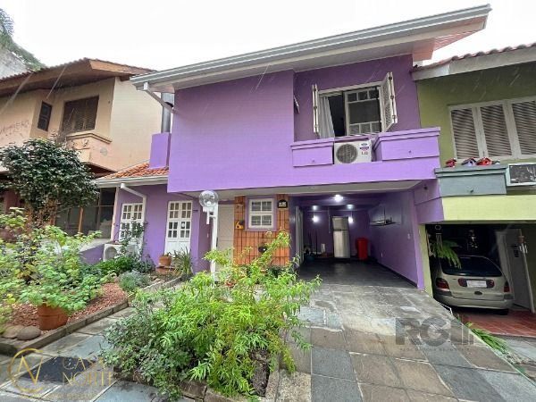 Casa de Condomínio à venda com 3 quartos, 201m², 1 suíte, 2 vagas, Rua Padre João Batista Reus no bairro Tristeza em Porto Alegre