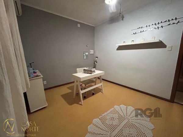 Casa à venda com 3 quartos, 333m², 1 suíte, Rua Capitão Manoel Pozo Bravo no bairro Partenon em Porto Alegre