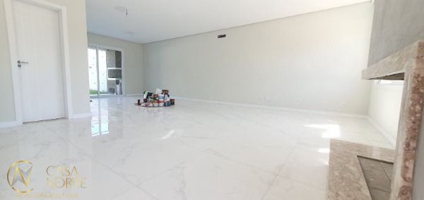 Casa à venda com 3 quartos, 162m², 2 suítes, 2 vagas, Rua João Otto Paiva no bairro Hípica em Porto Alegre