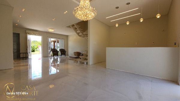 Casa à venda com 3 quartos, 175m², 1 suíte, 2 vagas, Rua Carlos Maximiliano Fayet no bairro Hípica em Porto Alegre