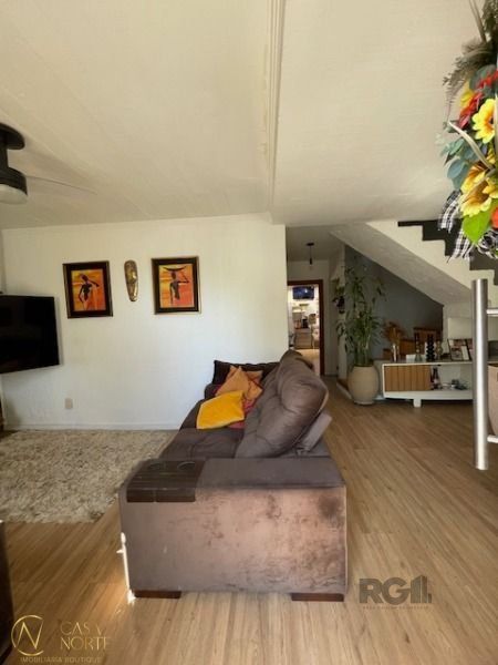 Casa à venda com 3 quartos, 91m², 1 suíte, 2 vagas, Rua Jóia no bairro Vila Nova em Porto Alegre