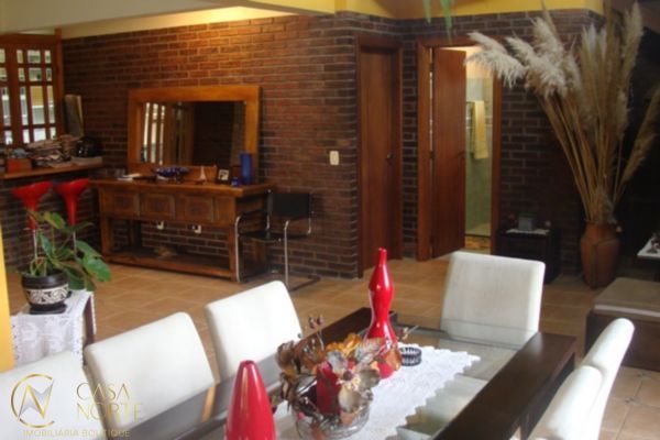 Casa à venda com 4 quartos, 376m², 1 suíte, 2 vagas, Rua dos Tapuias no bairro Espírito Santo em Porto Alegre