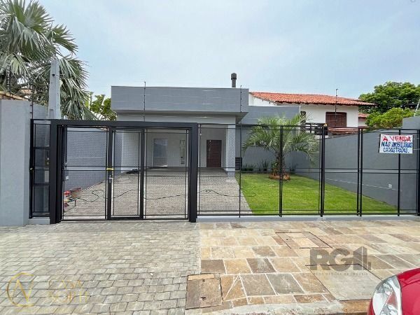 Casa à venda com 3 quartos, 204m², 2 suítes, 2 vagas, Rua Leme no bairro Ipanema em Porto Alegre