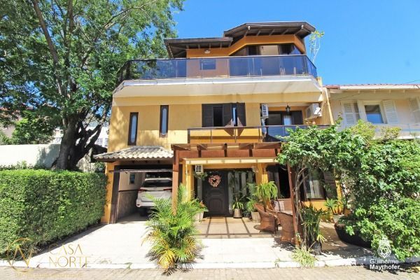 Casa à venda com 4 quartos, 208m², 2 suítes, Avenida Juca Batista no bairro Cavalhada em Porto Alegre