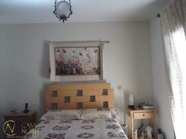 Casa de Condomínio à venda com 3 quartos, 239m², 1 suíte, 2 vagas, Avenida da Cavalhada no bairro Cavalhada em Porto Alegre