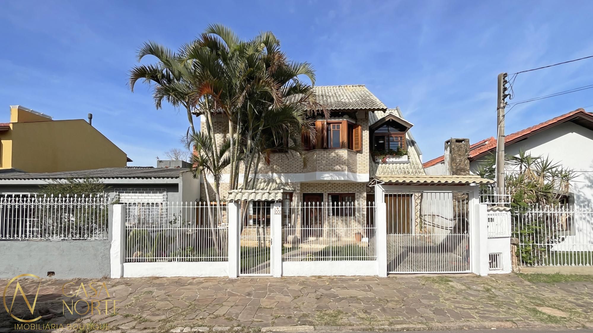 Casa à venda com 4 quartos, 160m², 1 suíte, 4 vagas, Avenida Guarujá no bairro Guarujá em Porto Alegre