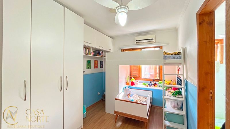 Casa à venda com 2 quartos, 130m², 2 suítes, 2 vagas, Rua Itacyr Rossi no bairro Guarujá em Porto Alegre