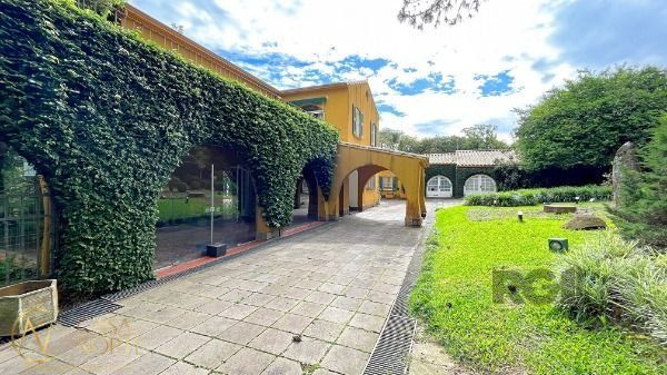 Casa à venda com 7 quartos, 720m², 6 vagas, Avenida Coronel Marcos no bairro Pedra Redonda em Porto Alegre