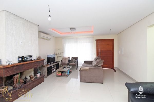 Casa de Condomínio à venda com 4 quartos, 206m², 3 suítes, 3 vagas, Rua Eroni Soares Machado no bairro Hípica em Porto Alegre