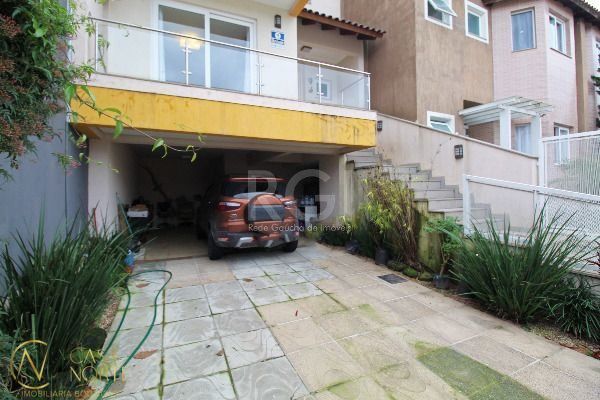 Casa à venda com 3 quartos, 171m², 1 suíte, 4 vagas, Rua Fabiana Kila de Avila no bairro Hípica em Porto Alegre