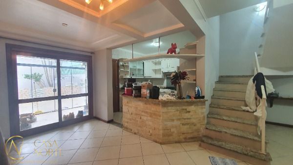 Casa à venda com 3 quartos, 251m², 1 suíte, 2 vagas, Rua Ladislau Neto no bairro Ipanema em Porto Alegre