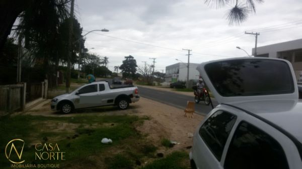Terreno à venda  com 400m², Avenida Edgar Pires de Castro no bairro Hípica em Porto Alegre