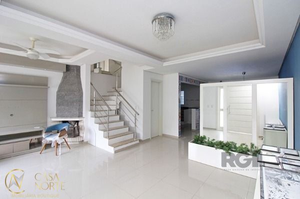 Casa à venda com 3 quartos, 138m², 1 suíte, 2 vagas, Rua Felipe Arísio no bairro Hípica em Porto Alegre