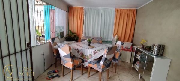 Casa à venda com 3 quartos, 170m², 1 vaga, Rua Liberal no bairro Tristeza em Porto Alegre