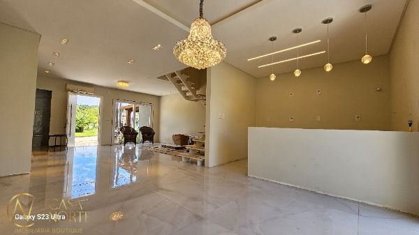 Casa à venda com 3 quartos, 175m², 1 suíte, 2 vagas, Rua Carlos Maximiliano Fayet no bairro Hípica em Porto Alegre