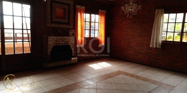 Casa à venda com 3 quartos, 320m², 1 suíte, 2 vagas, Rua Professor Leonardo Tochtrop no bairro Ipanema em Porto Alegre