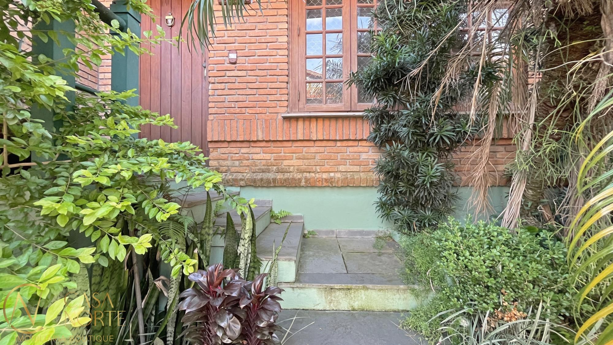 Casa à venda com 2 quartos, 95m², 1 vaga, Avenida da Cavalhada no bairro Cavalhada em Porto Alegre