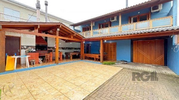 Casa à venda com 4 quartos, 399m², 1 suíte, 6 vagas, Rua Jerolomo Minuzo no bairro Vila Nova em Porto Alegre
