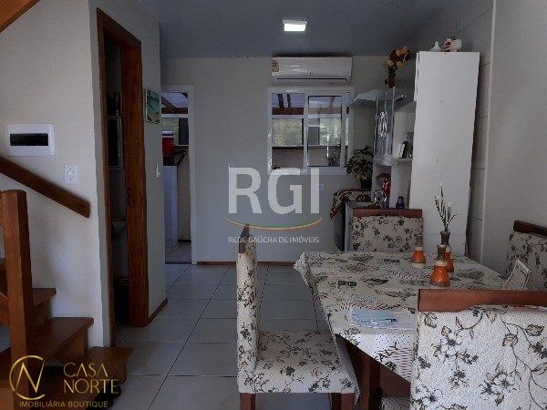 Casa de Condomínio à venda com 2 quartos, 58m², 1 vaga, Rua Capitao Pedroso no bairro Restinga em Porto Alegre