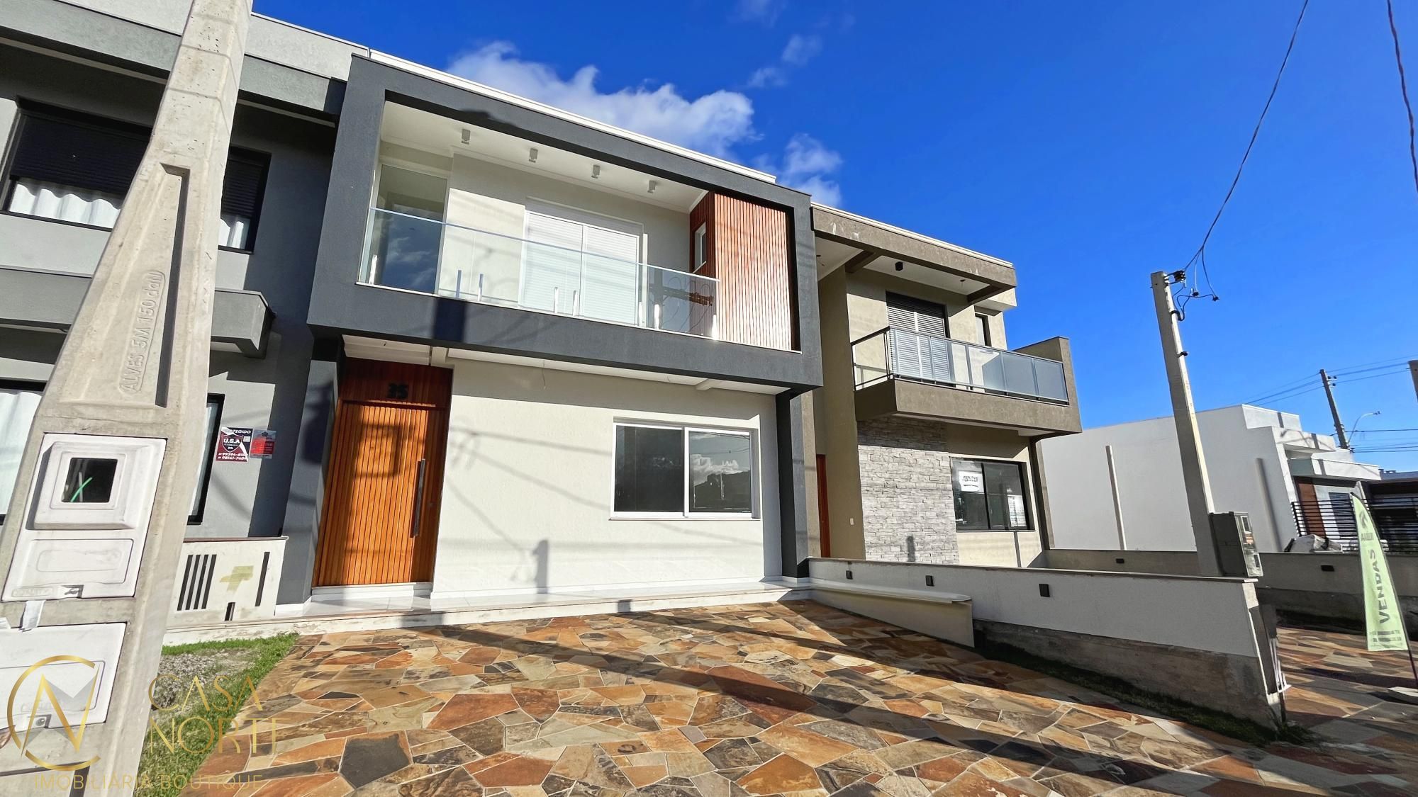 Casa à venda com 3 quartos, 162m², 2 suítes, 2 vagas, Rua João Otto Paiva no bairro Hípica em Porto Alegre