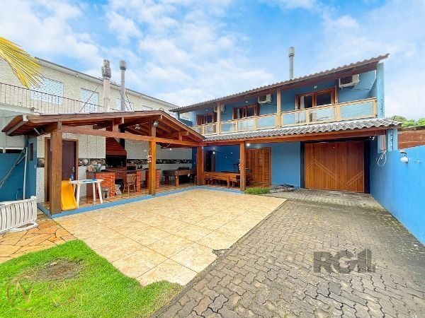 Casa à venda com 4 quartos, 399m², 1 suíte, 6 vagas, Rua Jerolomo Minuzo no bairro Vila Nova em Porto Alegre