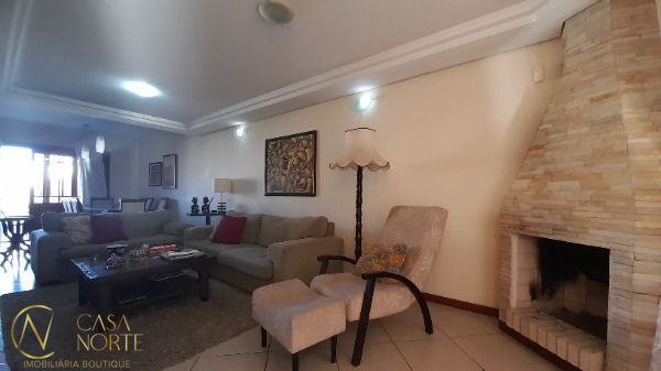 Casa à venda com 3 quartos, 192m², 1 suíte, 4 vagas, Rua Ancara no bairro Espírito Santo em Porto Alegre