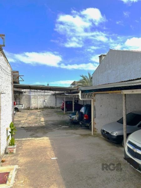 Terreno à venda  com 405m², Rua Chico Pedro no bairro Camaquã em Porto Alegre