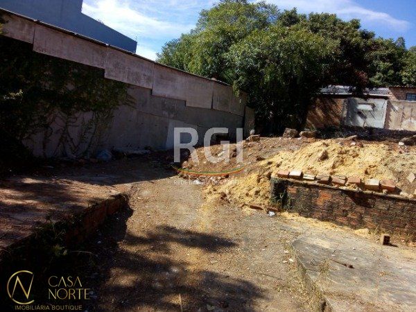 Terreno à venda  com 300m², Rua Liberal no bairro Tristeza em Porto Alegre